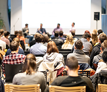 Symposium mit Blick aufs Publikum
